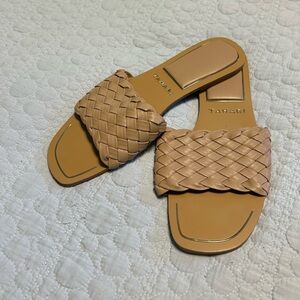 Women’s Tahari neutral leather slides